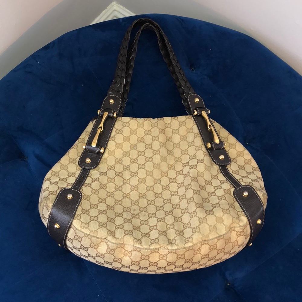 Gucci shoulder bag great condition